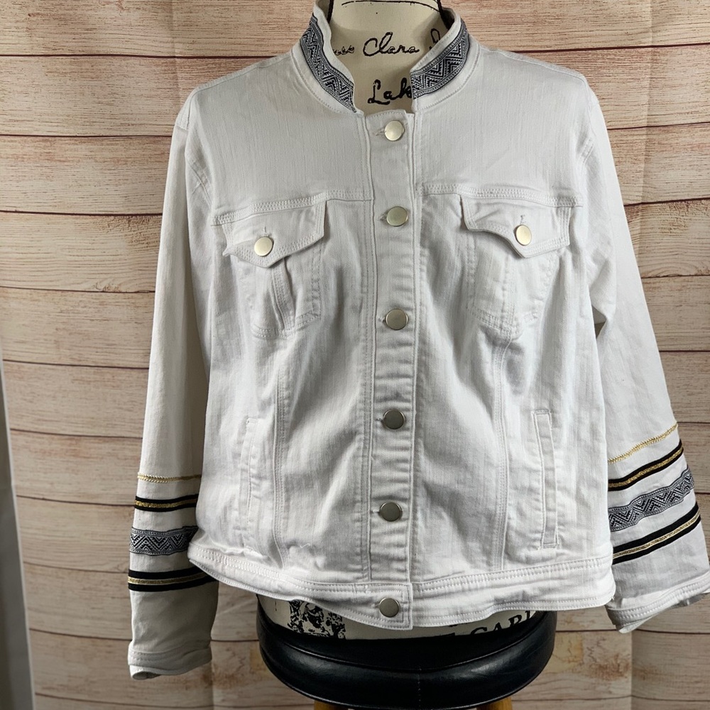 White Jacket Long Sleeve Sleeve Design